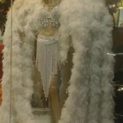 Cascade En Boas De Dinde Déchirées