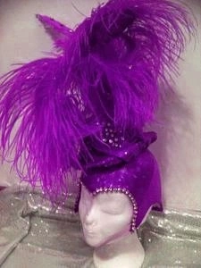 Casque Haut De Forme Et Plumes