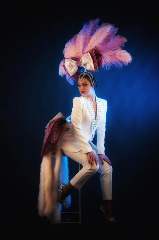 Casque Strass Avec Nœud Diamantine Et Plumes 3 Casque Strass Avec Nœud Diamantine Et Plumes