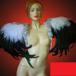 Epaules En Plumes De Coq